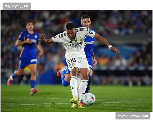 皇马1-1赫罗纳遭遇联赛三连平 姆巴佩点射难救主失榜首 皇马1-1赫罗纳遭遇联赛三连平 姆巴佩点射难救主失榜首